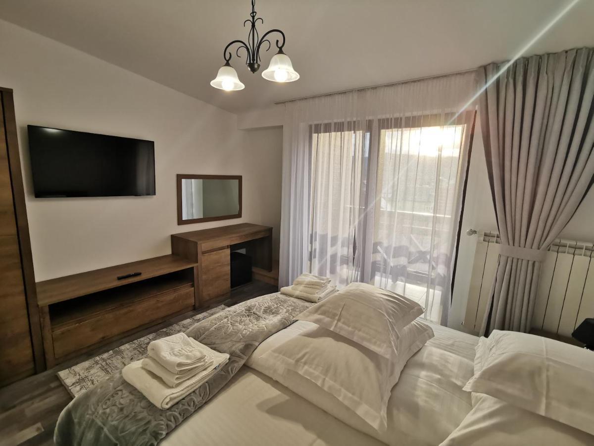 גורה הומורולווי Rose Residence מראה חיצוני תמונה