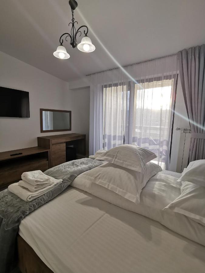 גורה הומורולווי Rose Residence מראה חיצוני תמונה